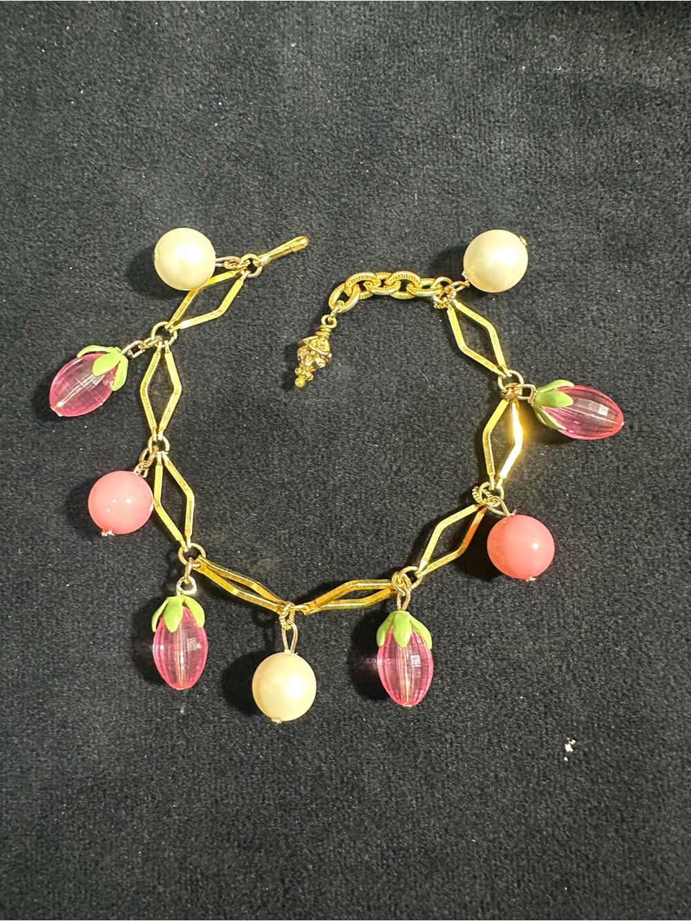 Vtg: UpCycled Glass & Faux Pearl Charm Bracelet